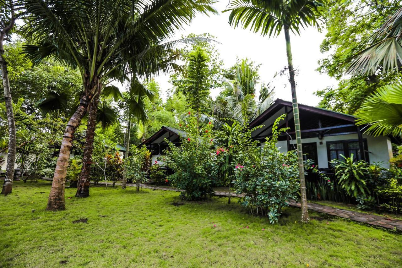 The Village Bunaken Esterno foto